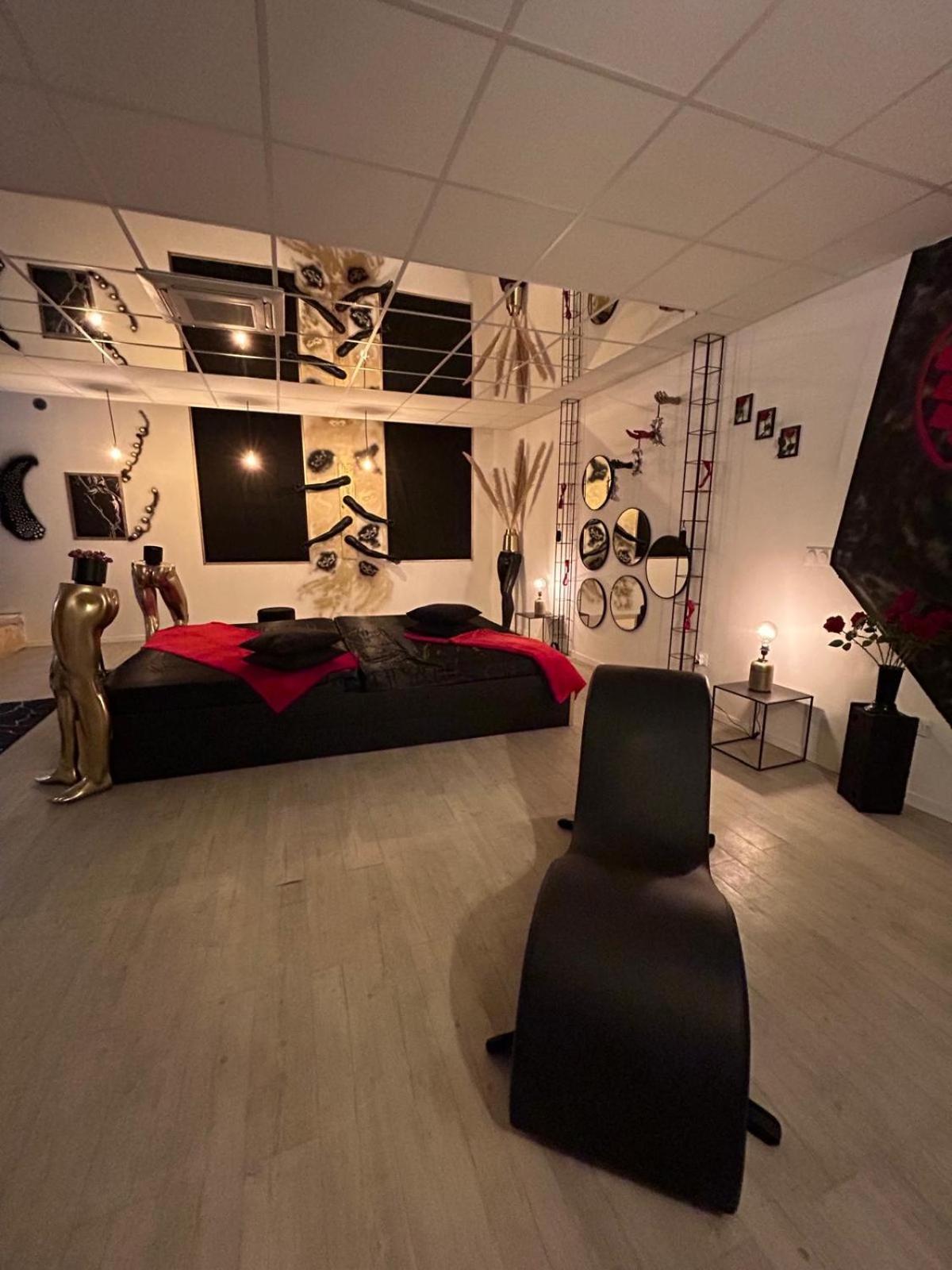 L'Escapade Sensuelle - La Love Room D'เอแปร์เน ภายนอก รูปภาพ