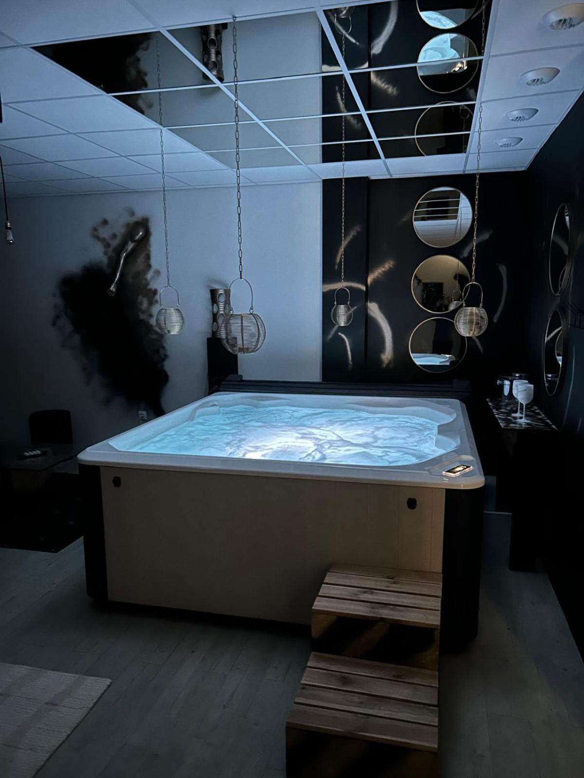 L'Escapade Sensuelle - La Love Room D'เอแปร์เน ภายนอก รูปภาพ