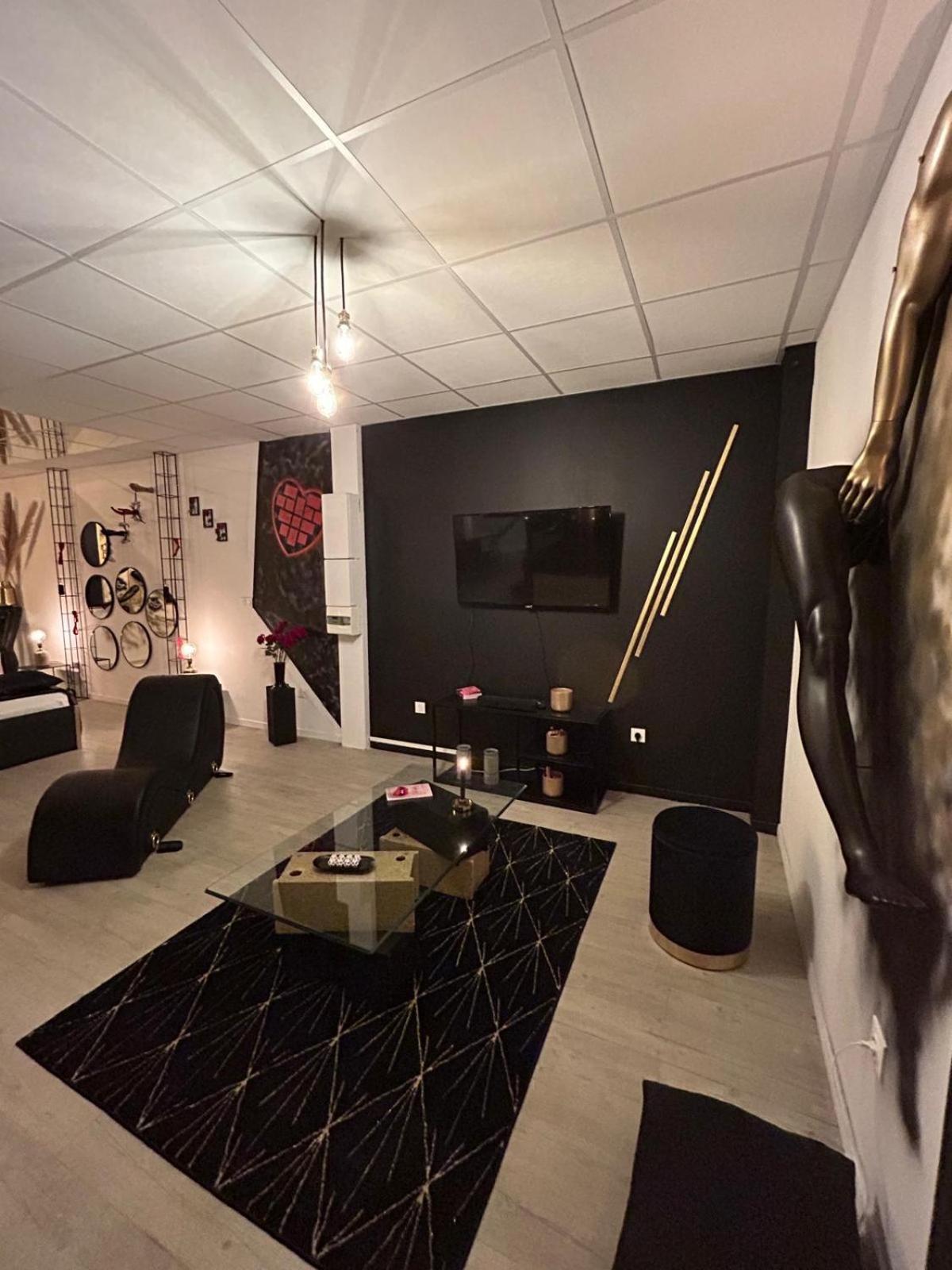 L'Escapade Sensuelle - La Love Room D'เอแปร์เน ภายนอก รูปภาพ